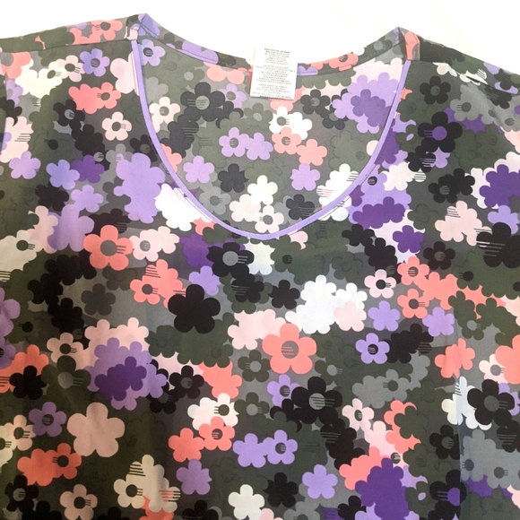 Dickies Camo Buds Scrub Top - Picture 6 of 6